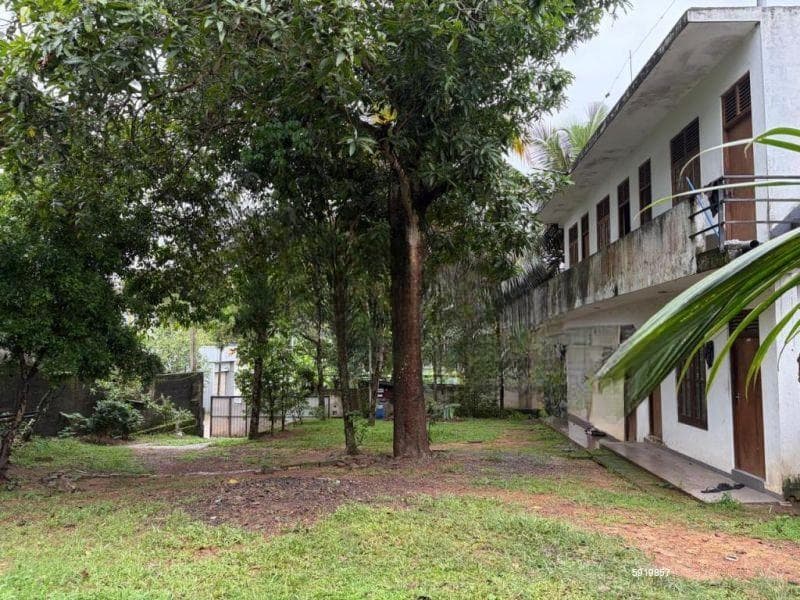 Land with 6-Room House for Sale in Malabe | LKR 39 Million (LA4714)
