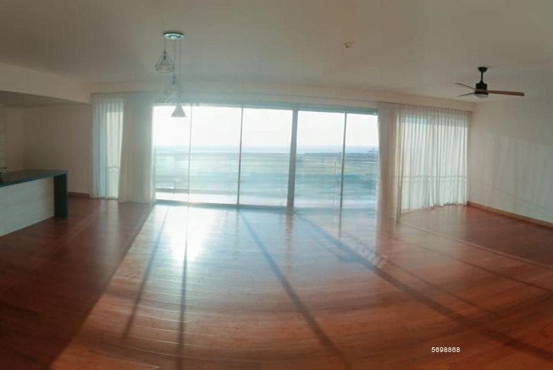 Deluxe super - 4 bed room apartment at Shangri la with a pictures view of the Indian ocean