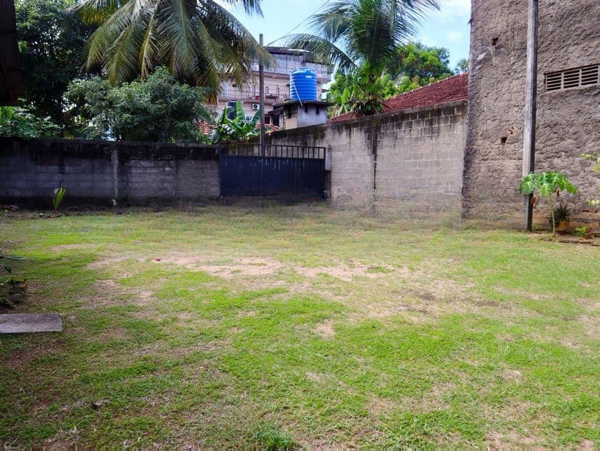 Land for Sale in Katunayake with a House