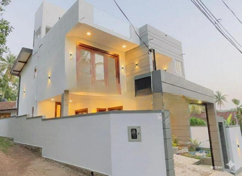 4 Bedroom Luxury House for Sale in Athurugiriya | LKR 45,000,000 (EM167RK)