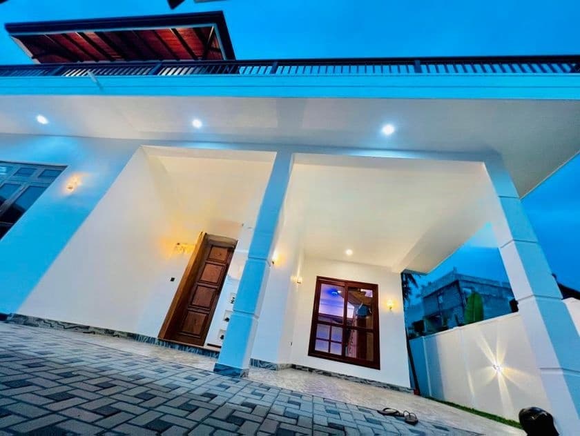 Value Built Brand New Upstairs 4 Bed Rooms House For Sale in Negombo