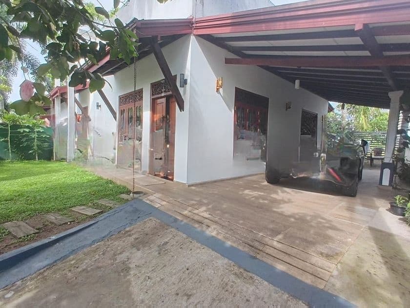 Piliyandala Dampe 3br house with 2 parking slots for sale
