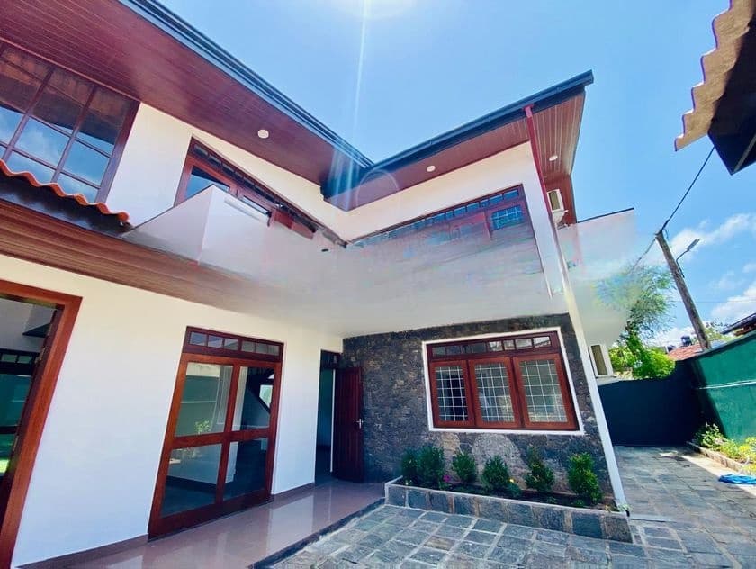 Luxury Refurbished Tropical Style House for Rent – Colombo 5