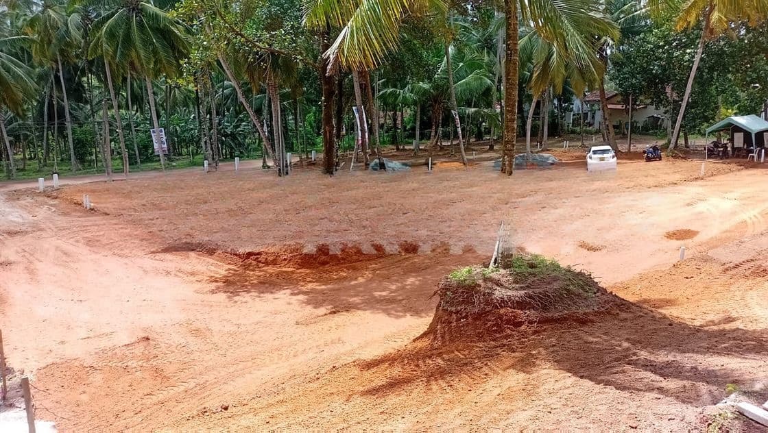 Land for Sale in Kandana Limit Walking Distance to Main Bus route