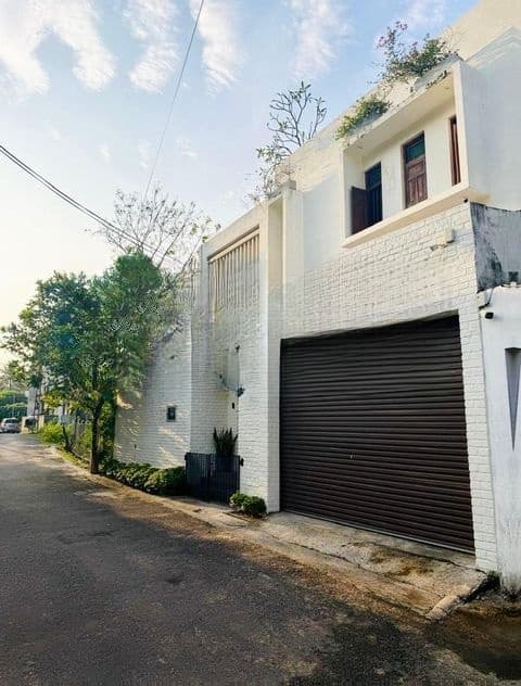 Architectural Luxury House for Sale in Thalawathugoda