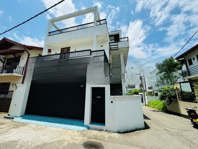 Solid Brand New Modern Super Luxury 2 Storey House-Piliyandala