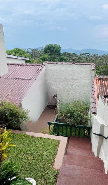 Beautiful Fully Renovated 3 Storey House for Rent in Hanthana,Kandy