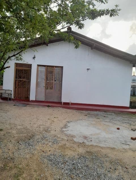 Commercial Property for Rent in Talawatugoda