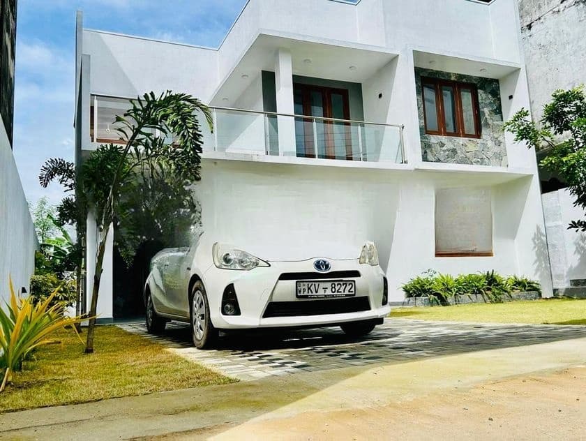 Architecturally Designed Luxury House for Sale in Athurugiriya