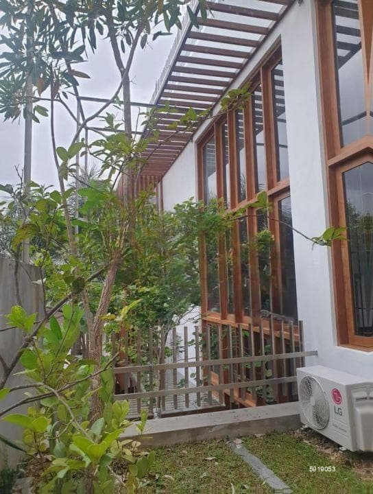 Luxury House With A Roof Top Swimming Pool For Lease In Colombo 8 | LH03236