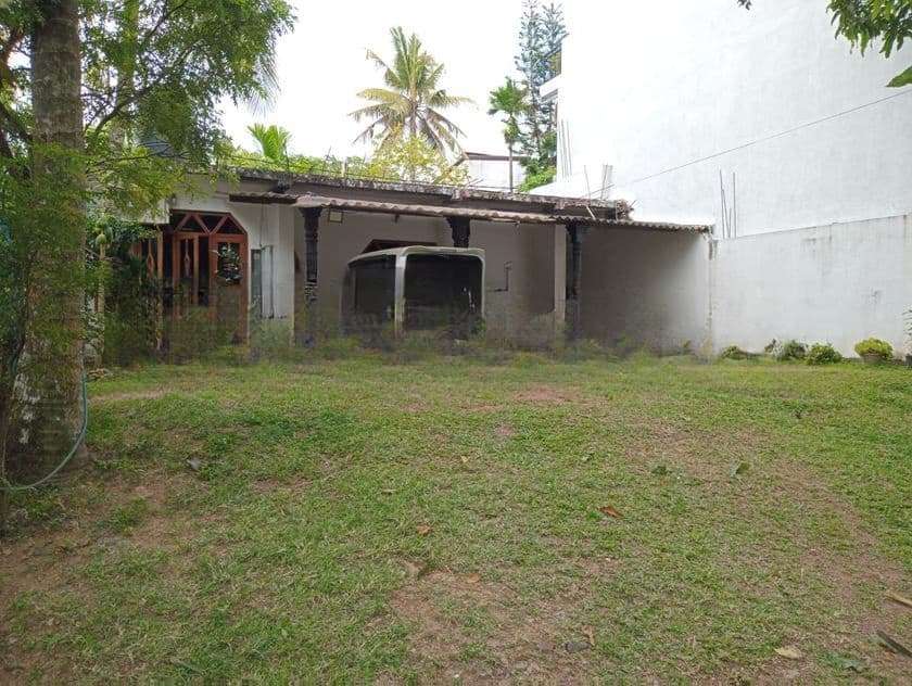 House with Land for Sale in Boralesgamuwa