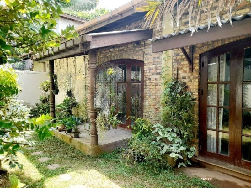 15.5 perches land with house for sale in Nugegoda for Rs. 4.30 million (per perch)