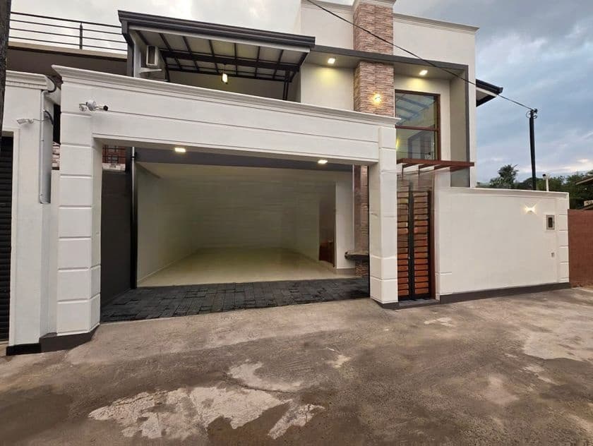 HAS202 - Modern Luxury House for Sale in Piliyandala