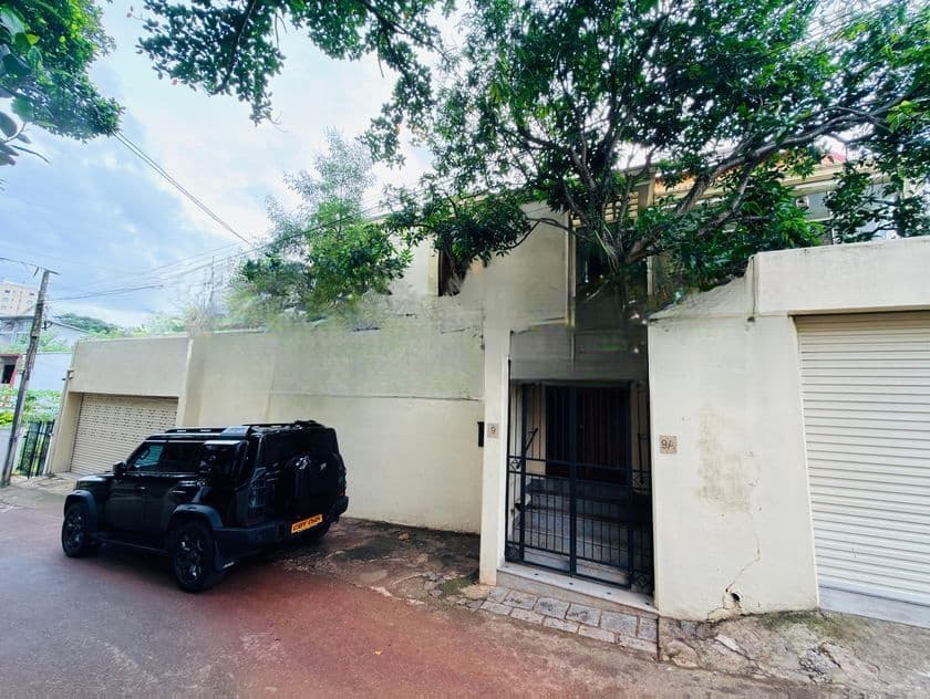 (AFA308) 03 Storey House with 20P Meda Welikada Road, Rajagiriya