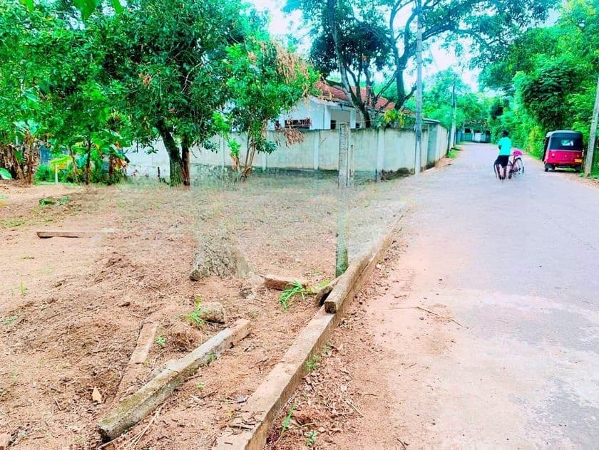 මිනුවන්ගොඩ නගරයේන් පර්චස් 16යි.පර්චසය