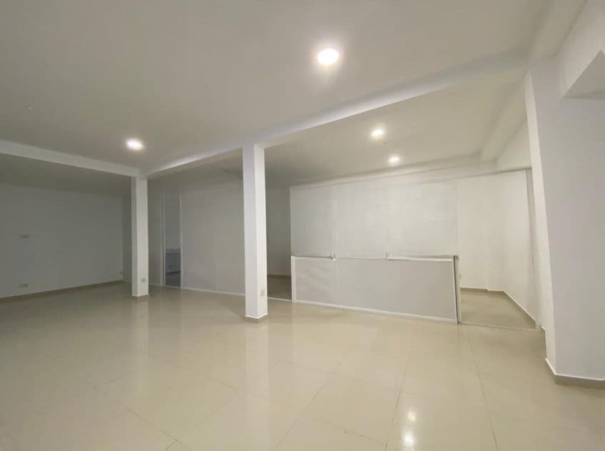 1200 SQFT OFFICE RENT IN COLOMBO 4 - 570U