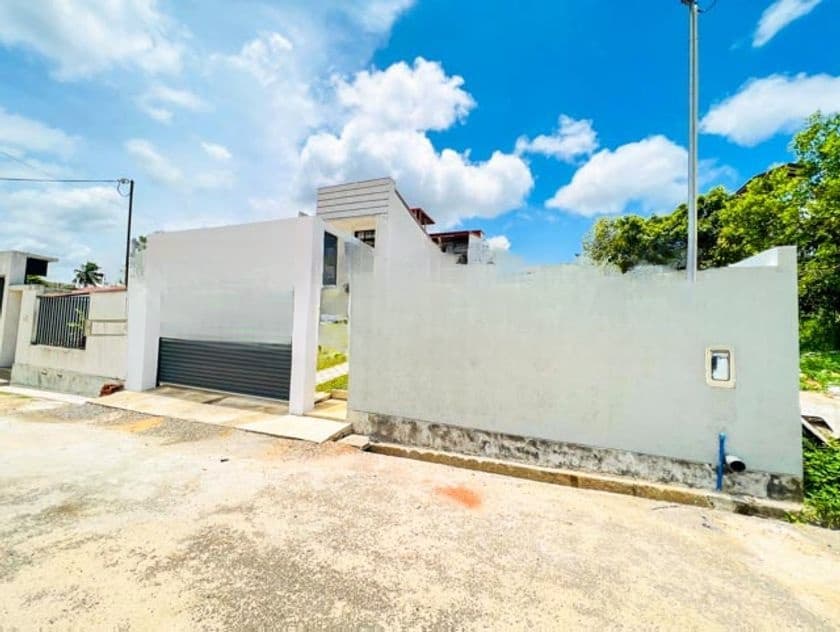 Architecture Designed Brand New House In Malabe