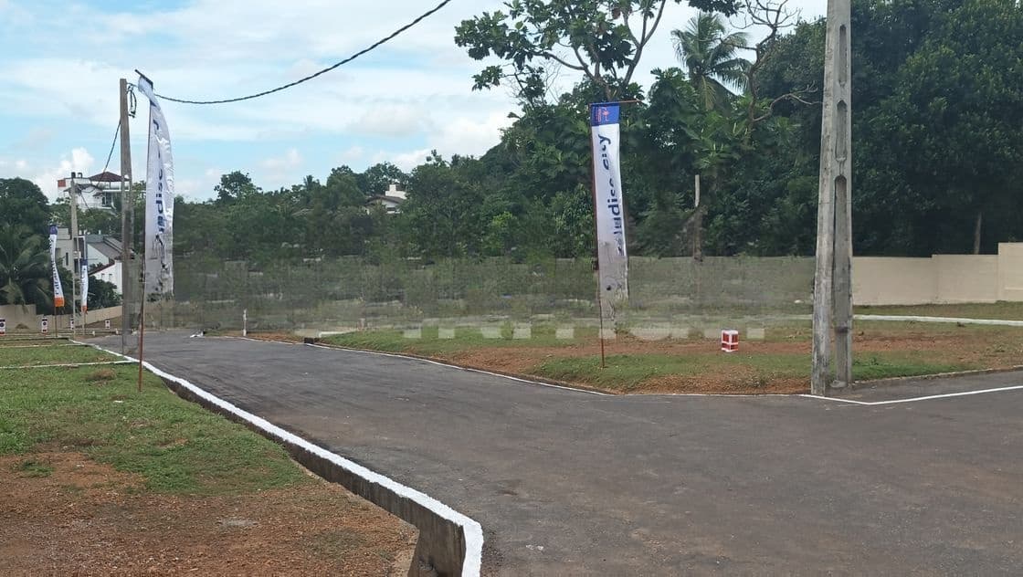 8 and 9 Perch Land Plots for Sale in Hokandara