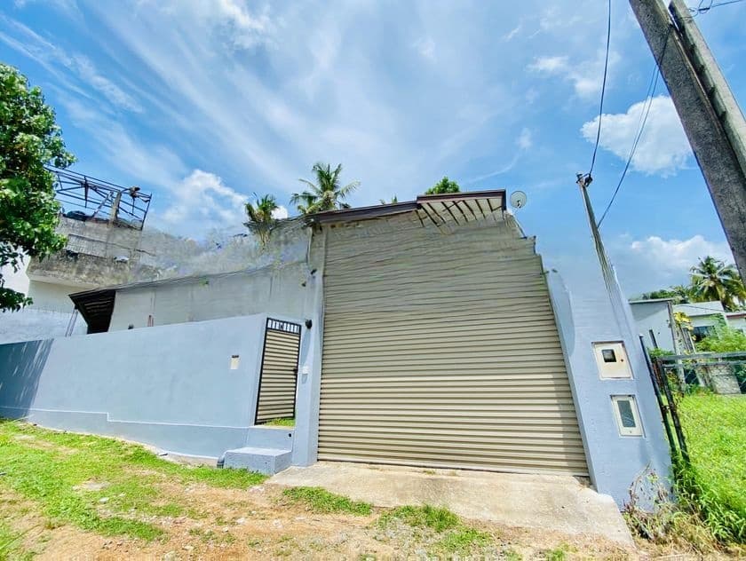 Single Storey House for Sale in Athurugiriya