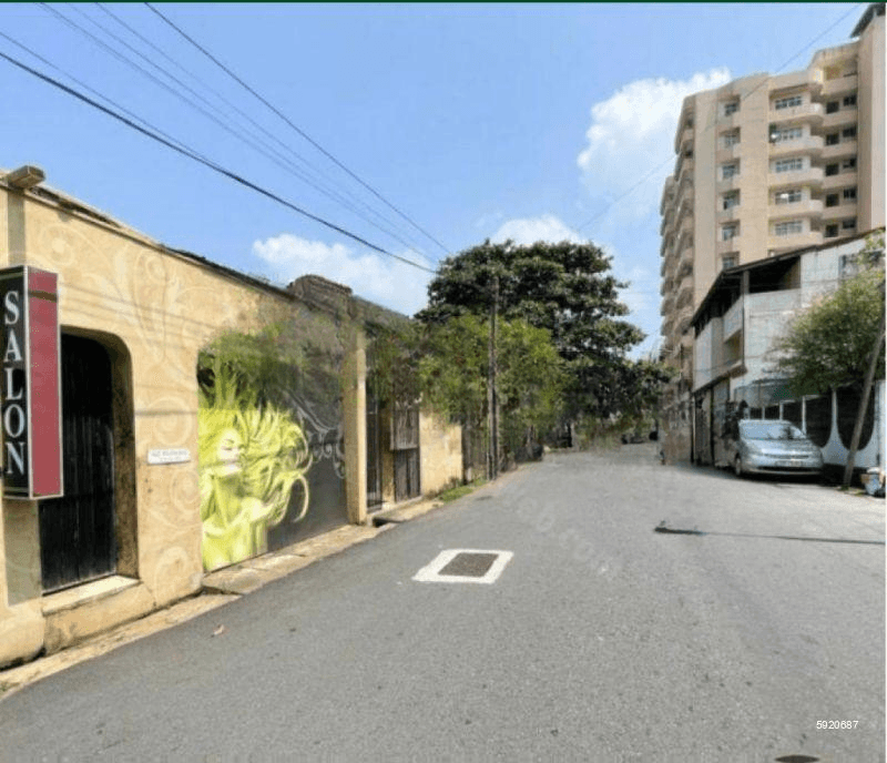 🌟 Prime Square-Shaped Land with 4-Bedroom Livable House📍Colombo 4 – Sold at Land Value Price! 📐9.87 Perch |2000 Sqft