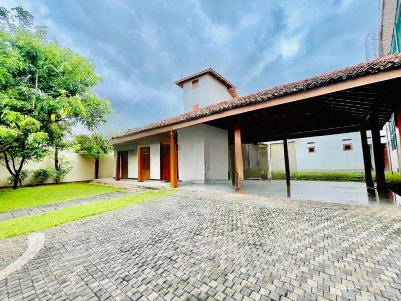 Nugegoda Luxury House for Sale in Prime location