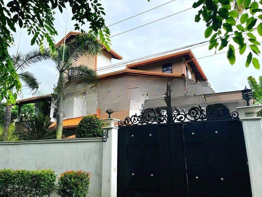 Luxury House For Sale From Bokundara Piliyandala With Furniture