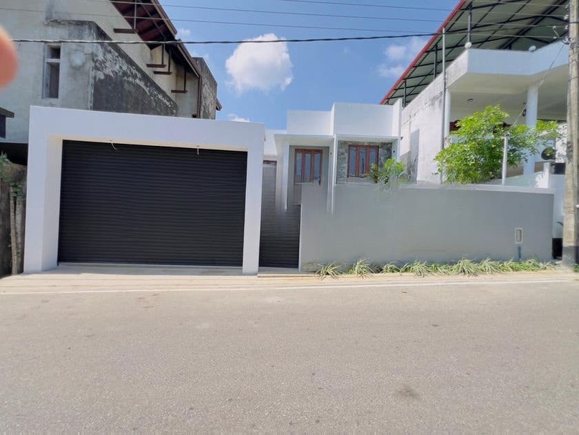 Luxury House For Sale Athurugiriya