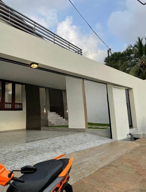 Super Luxury Two Storey House for Sale in Battaramulla Ds675