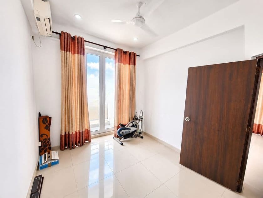**Wellawatta Elegant & Modern Seaside Apartment for Sale **