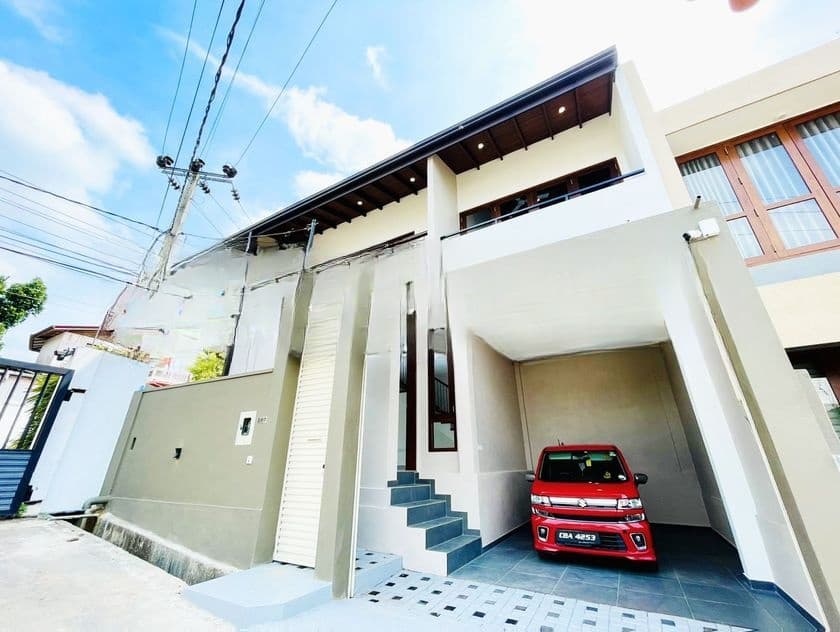 Brand New Gated Luxury House Kesbewa