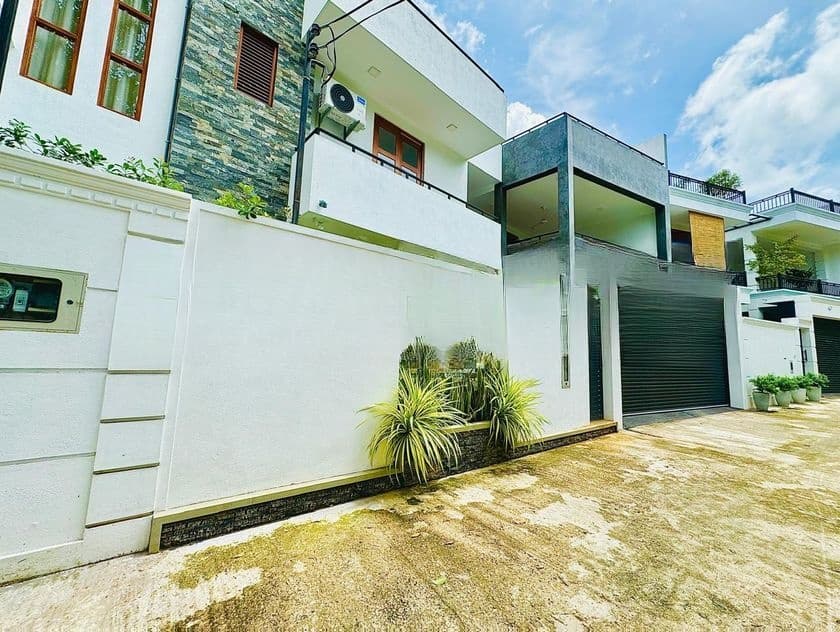 Brand New Modern Super Luxury House for Sale Piliyandala