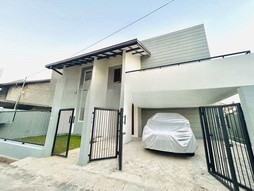 Katunayake Brand New Two Story House For Sale In Gated Community**
