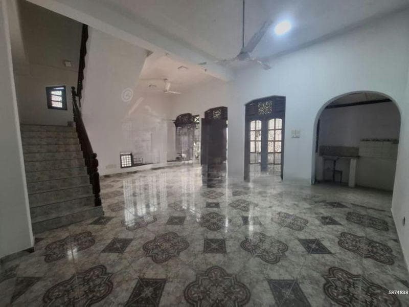 10 Bedroom Unfurnished 03 Storied House for Rent in Dehiwala (A5725)
