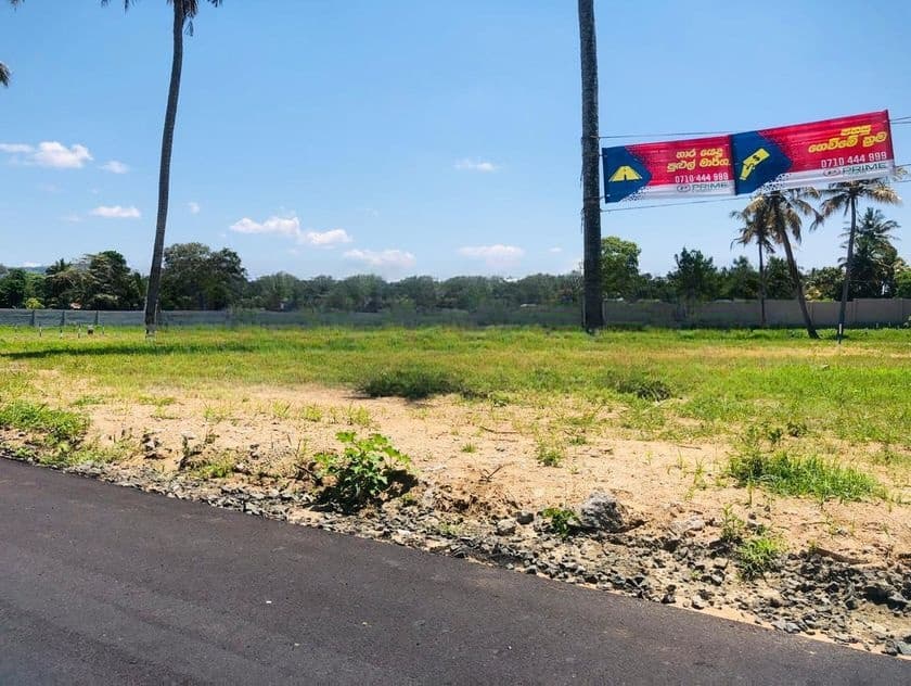 මල්කඩුවාව නාගරික පහසුකම් වලට ලගින්ම පදිංචියට ඉඩමක්