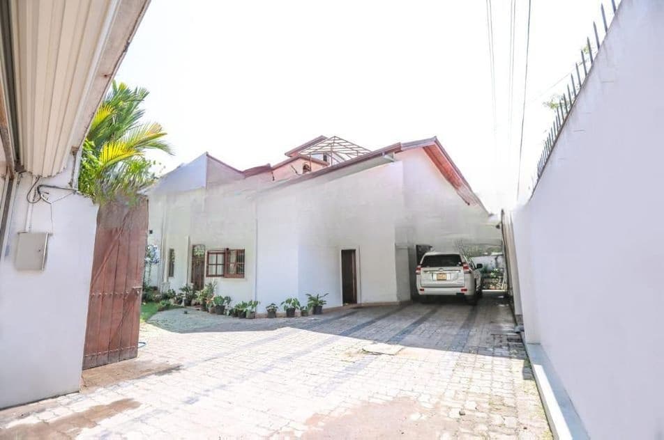 5BR House for Sale in Pelawatta, Battaramulla (HS4713)