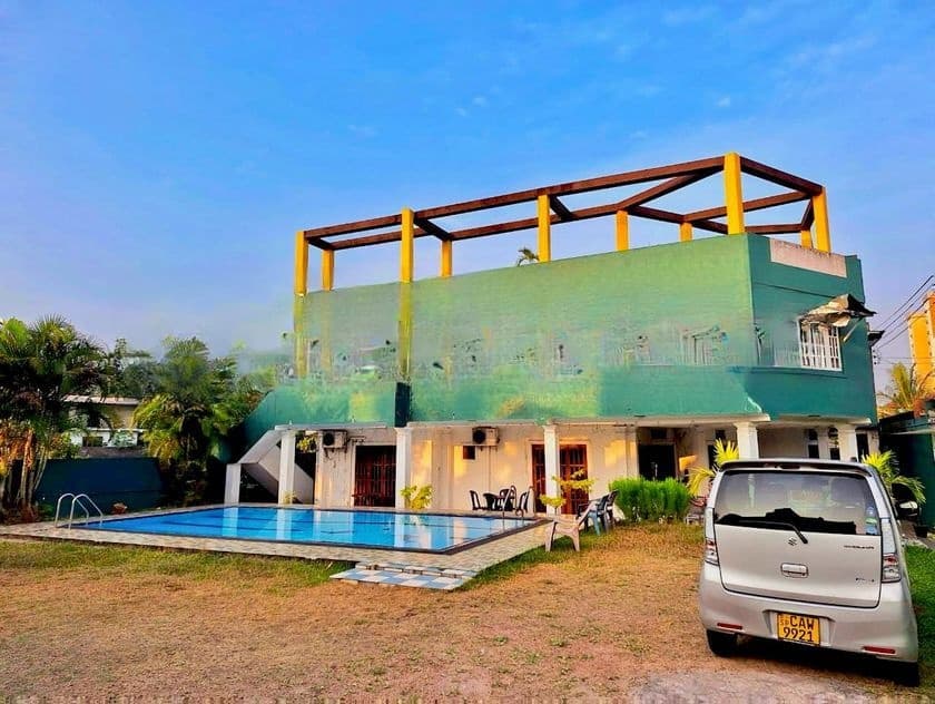 Super Luxury 35 Perch House With Pool For Sale Battaramulla