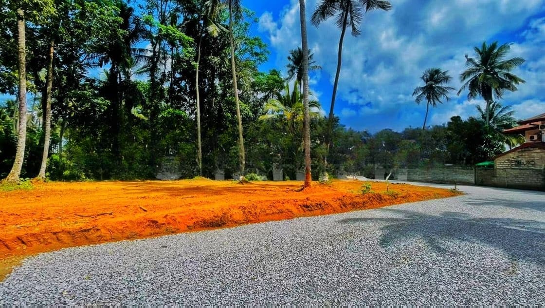 Yakkala Land for Sale Near Colombo - Kandy Main Road