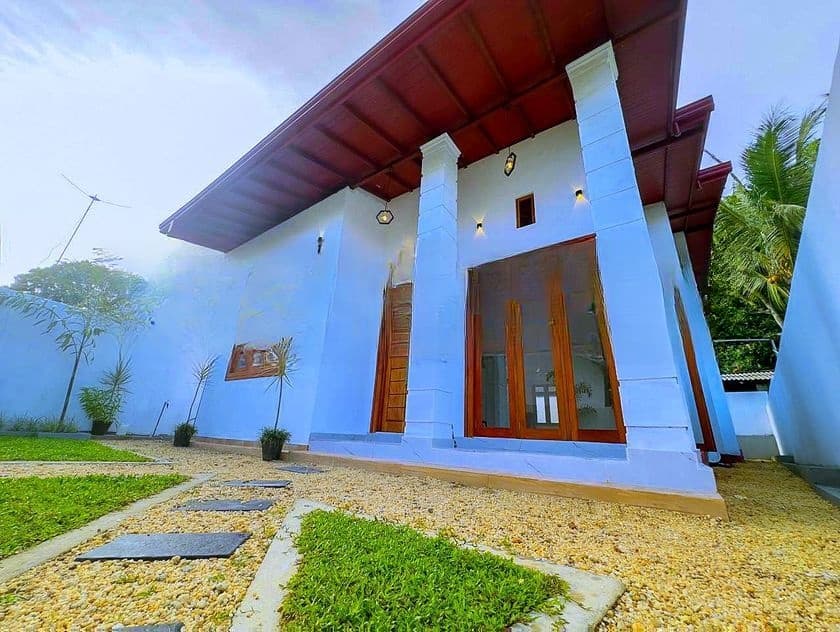 Brand-New Modern Luxury House in Siyambalagoda Polgasowita Kesbewa