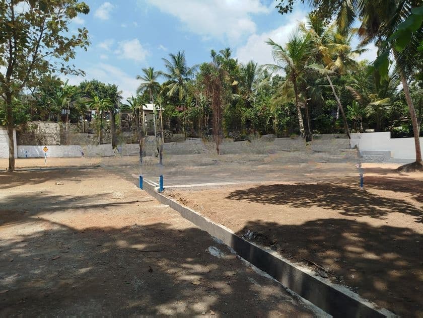 බොකුන්දර මකුළුදූව පාරෙන් බිම් කොටසක් විකිණීමට