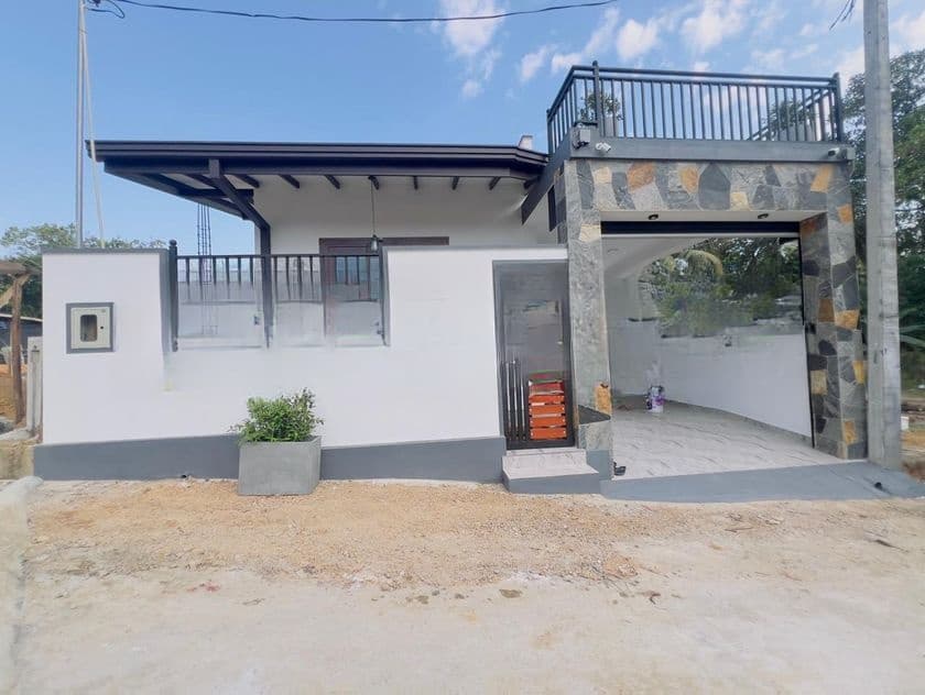 Close to Athurugiriya - Brand New House For Sale