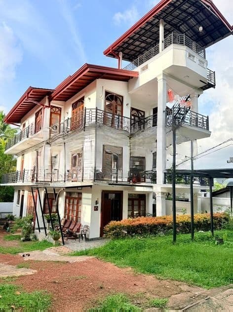 HJR181 - Apartment Typ 2nd floor House for Rent in Balummahara Kandy rd
