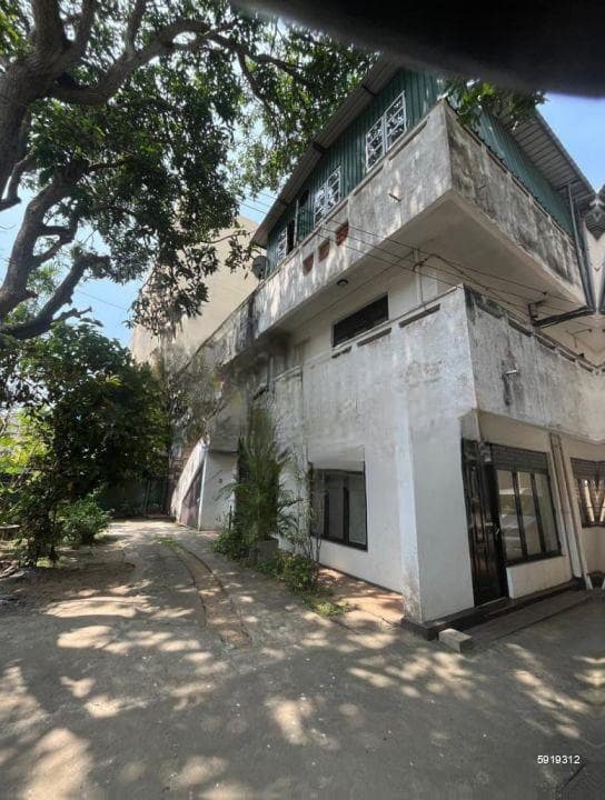 Land for Sale - Colombo 6, Close to Galle Road | LKR 14 Million Per Perch (EM817)