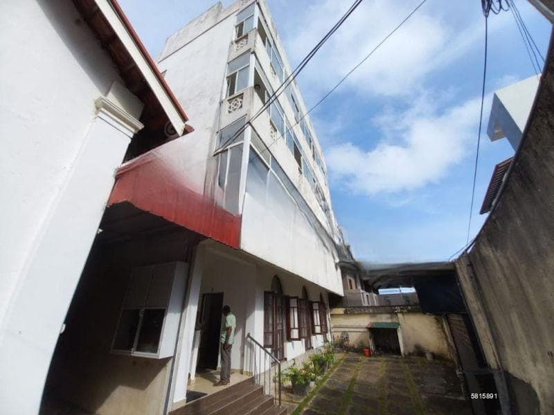 Apartment building (4 units) for sale in Mount Lavinia