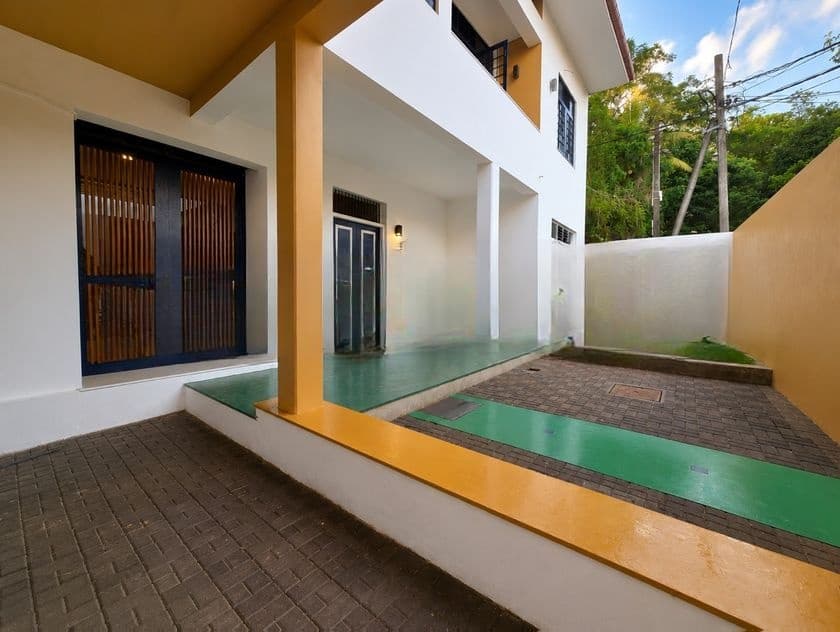 Modern Tropical House for Sale | Battaramulla (DR-021)