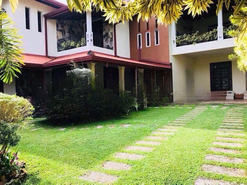 Three-Story Luxury Home with Gym in Kadawatha