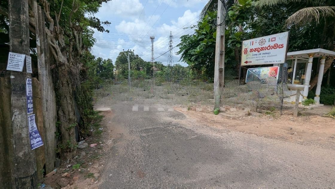 ඉබුල්ගොඩ – පියරත්න මාවතෙන් වටිනා ඉඩමක් /HS 14237
