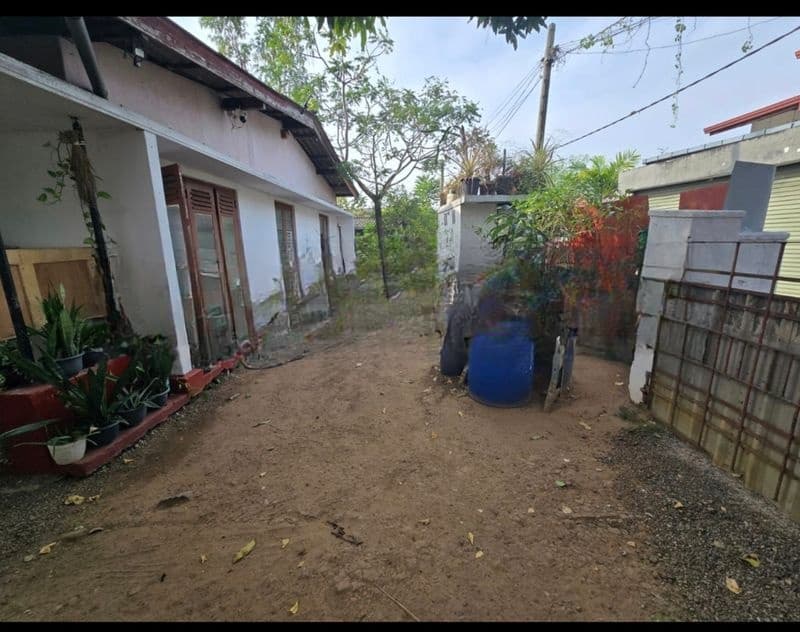 Dehiwala, Attidiya 19.85 Perches of Land with a very Old House for Sale