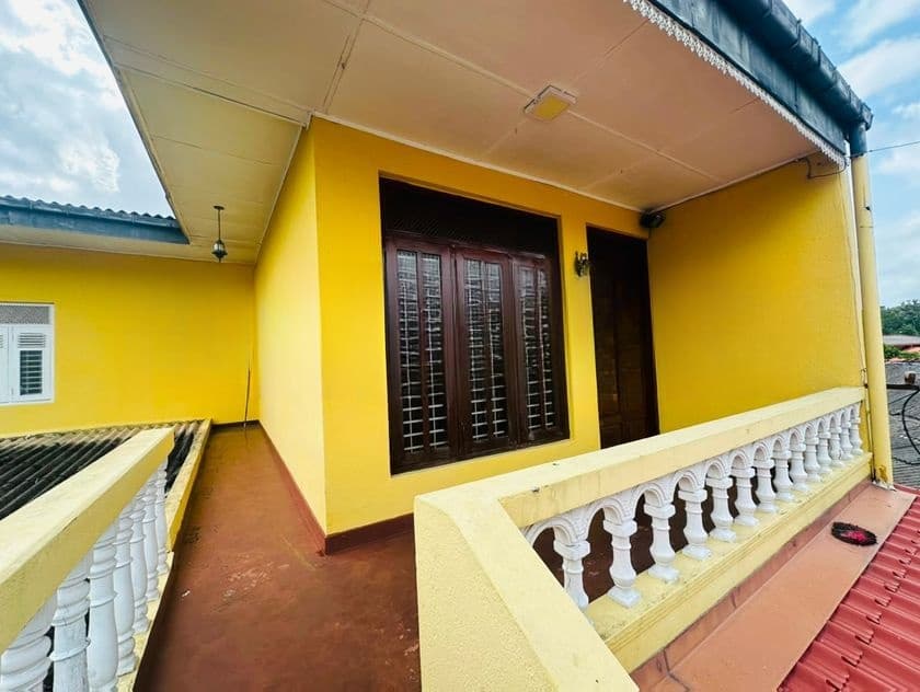 ( YR-1108) Valuable Upper Floor House Rent in Nugegoda