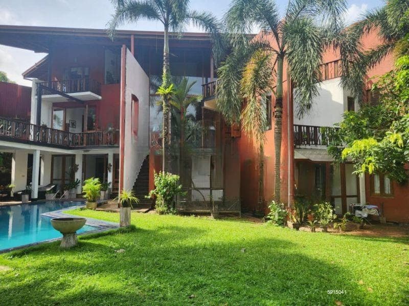 Exceptional architect-designed luxury residence — Polhengoda, Colombo 5
