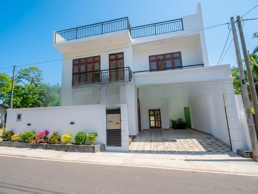 Spacious 2-Storey House with Rooftop for Sale – Makandana